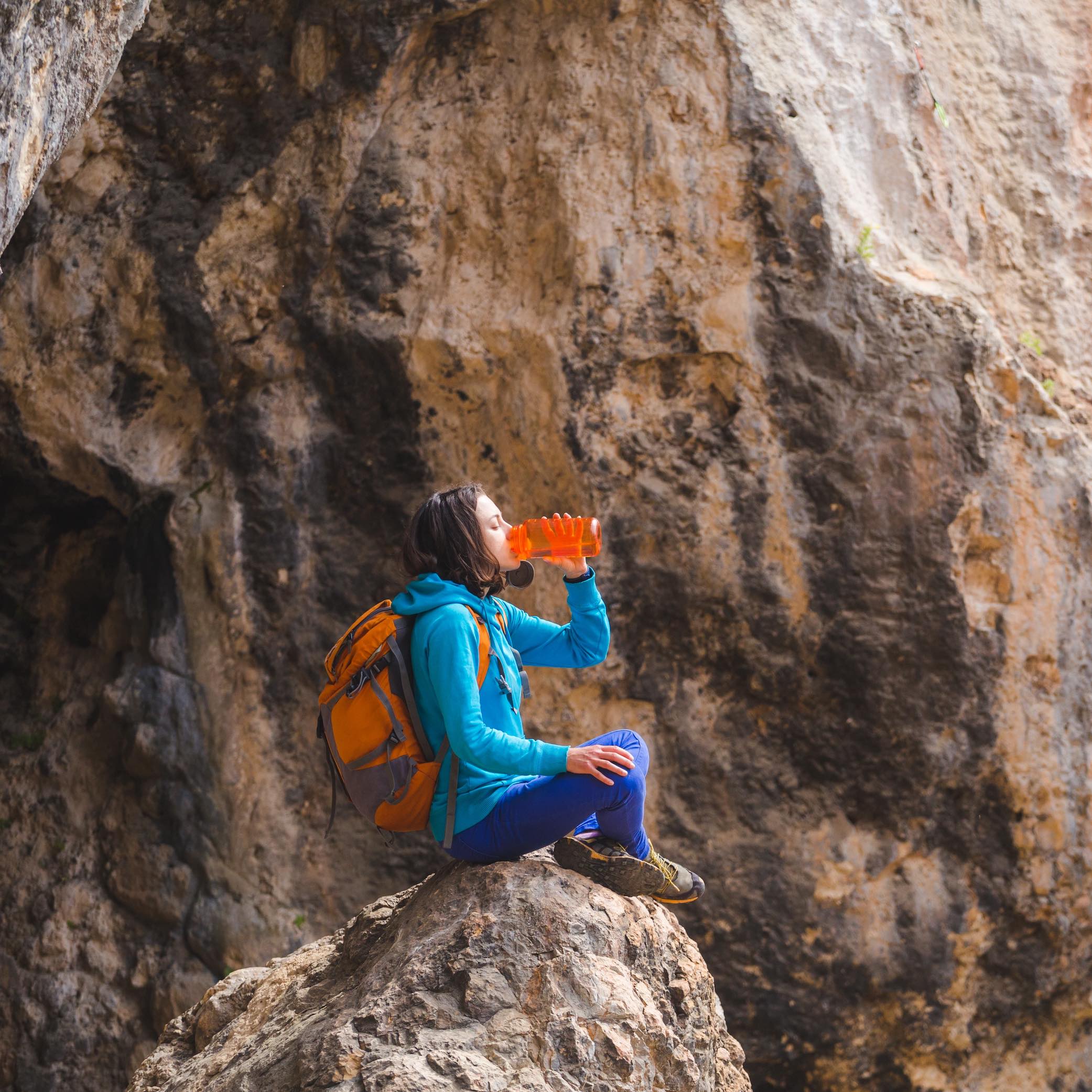 How to stay hydrated while hiking
