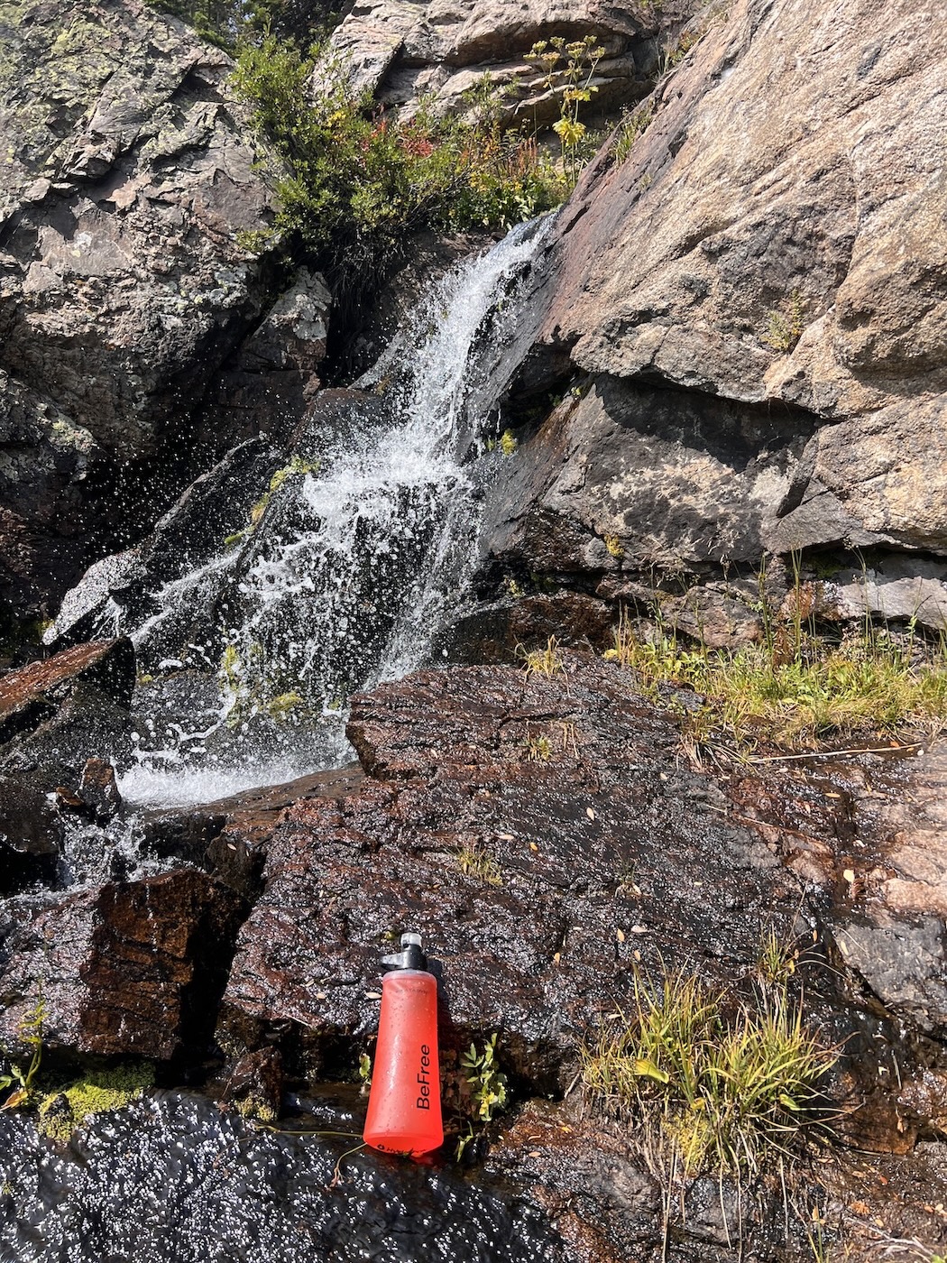 katadyn_bee_free_ac_filter_1.0L_red_falls_rock Katadyn BeFree Water Filter double layer bottle waterfalls use case and example