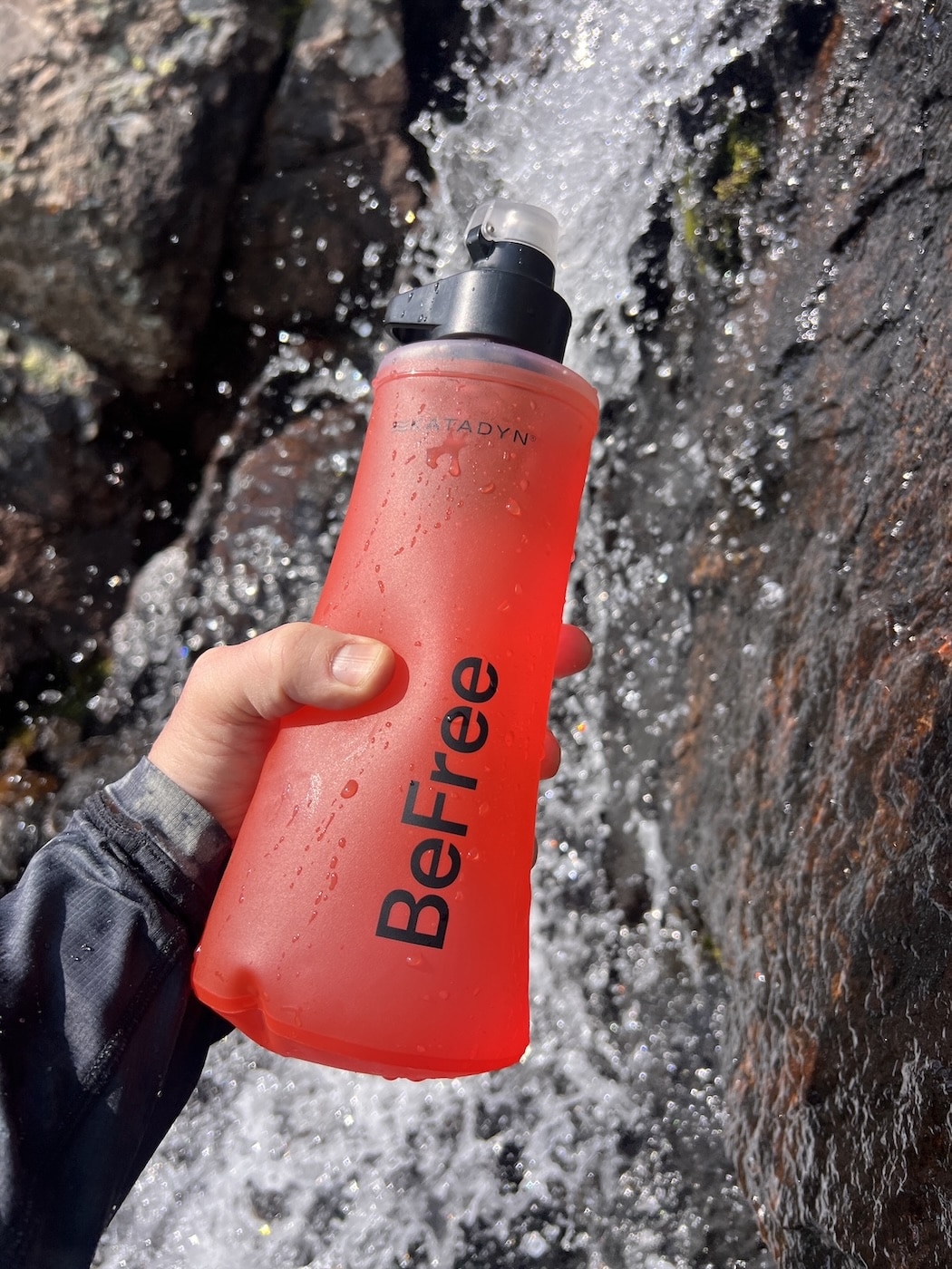 katadyn_bee_free_ac_filter_1.0L_red_holding_falls Katadyn BeFree water filter review and test results